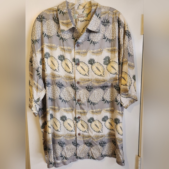 Tommy Bahama 100% Silk Shirt  L, Original Fit Button Front - Picture 2 of 5